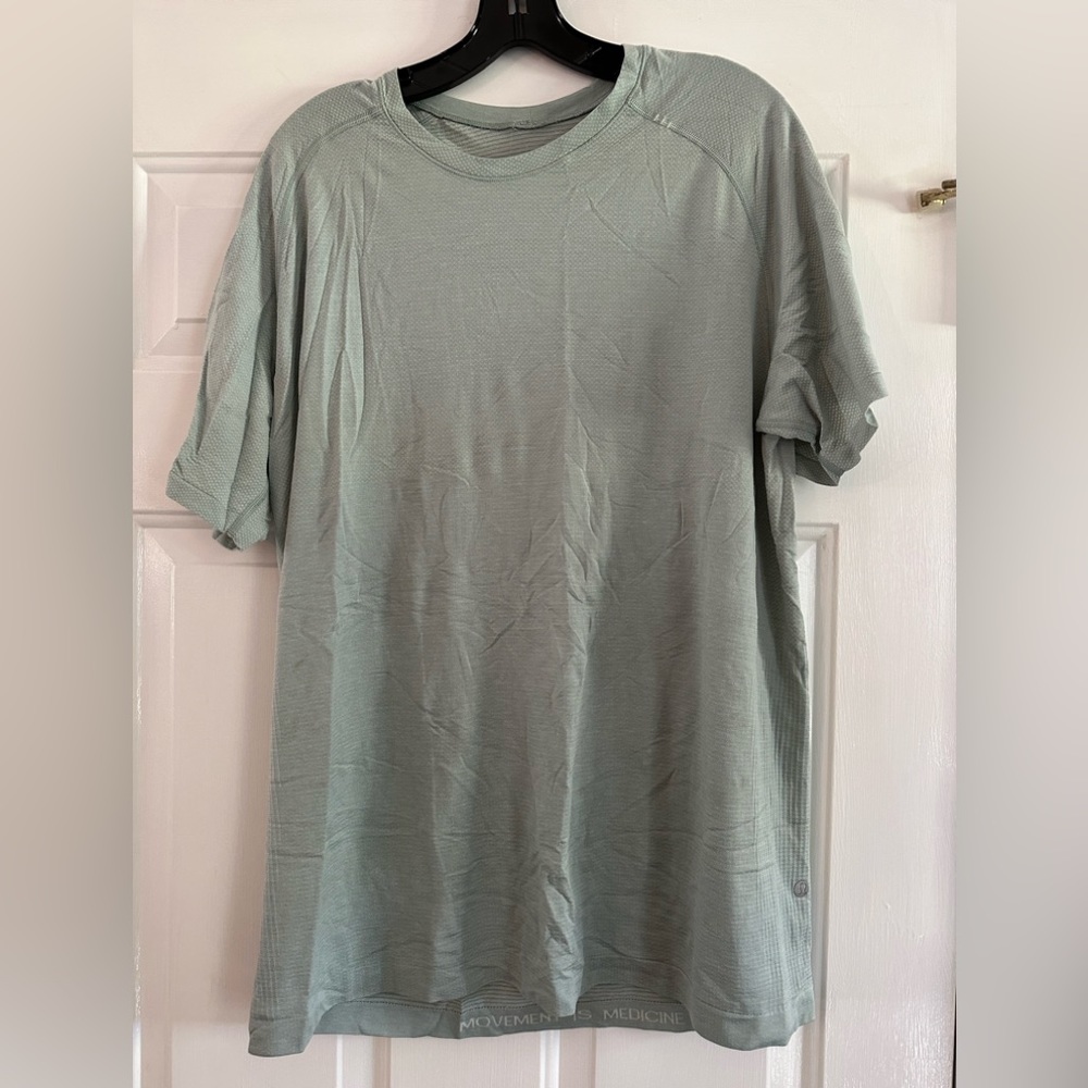 Men’s lululemon tshirt
